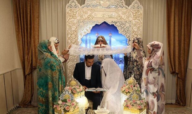 عقد ازدواج ۱۰۰ زوج جوان در روز بزرگداشت میلاد بانوی کرامت