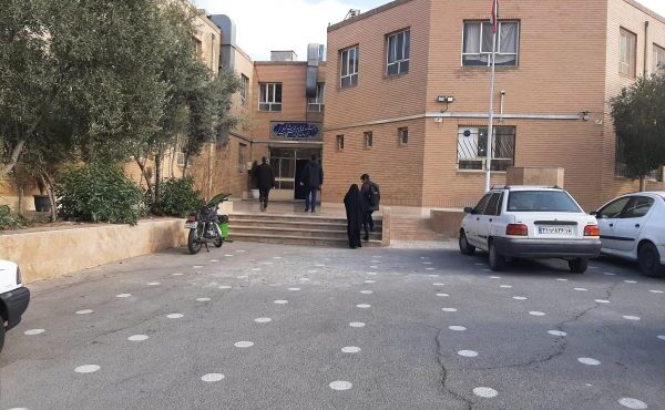 آوارگی دانش آموزان با حاتم بخشی مدرسه در قم