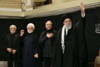 گزارش تصویری؛  ورود و حضور رهبر انقلاب در حسینیه امام خمینی(ره) در مراسم عزاداری شب عاشورای حسینی