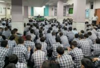 لباسی که دانش‌آموز را نمی‌فهمد