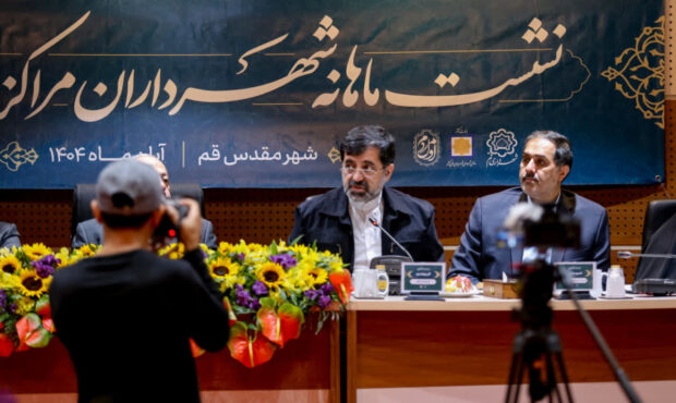 استاندار قم: شوراهای شهر باید بر تمام شهر تسلط داشته باشند